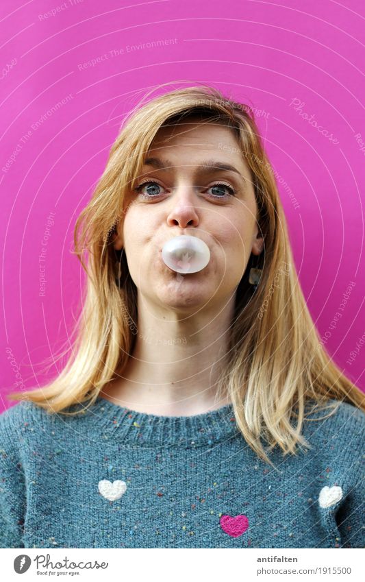 happy bubble Candy Chewing gum Chewing gum bubble Eating Human being Feminine Young woman Youth (Young adults) Woman Adults Friendship Life Head