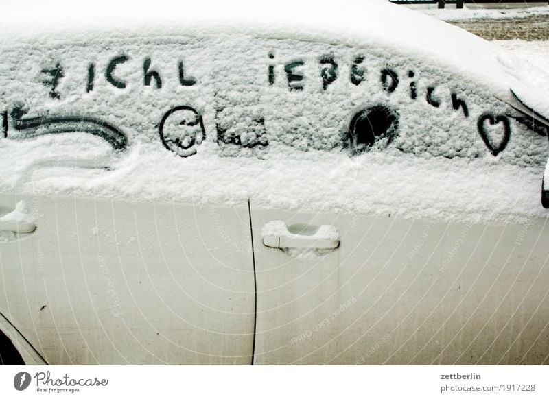 IChL iSSEDiCh Snow Snowfall Snow layer Copy Space White Winter Winter vacation Declaration of love Romance Emotions Love Characters Write Car Car Window Remark