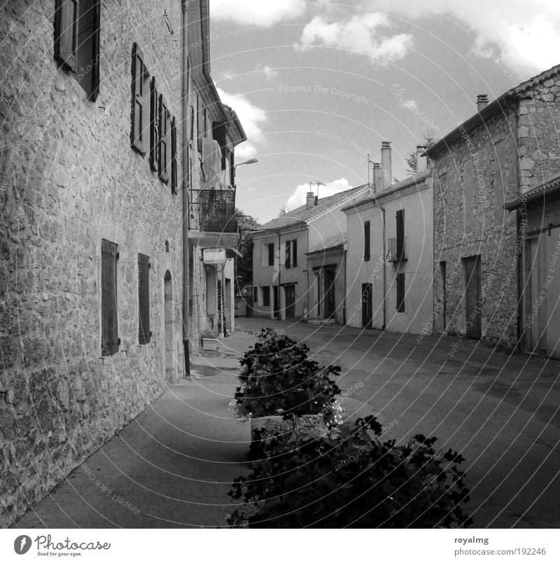 Nix los... orpierre France Provence Small Town Deserted House (Residential Structure) Old Southern France Gloomy Black & white photo Exterior shot