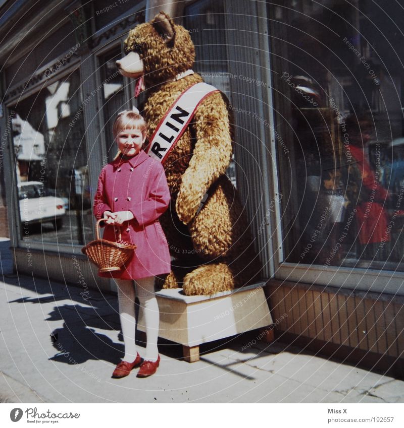 My mama (ca. 1965) Vacation & Travel Trip City trip Girl Human being 3 - 8 years Child Infancy Capital city Pedestrian precinct Coat Old Shopping Nostalgia