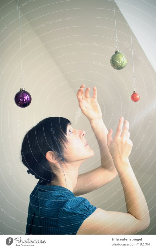 juggling Style Senses Decoration Room Feminine Young woman Youth (Young adults) 1 Human being Stage play Black-haired Bangs Kitsch Odds and ends Sphere Movement