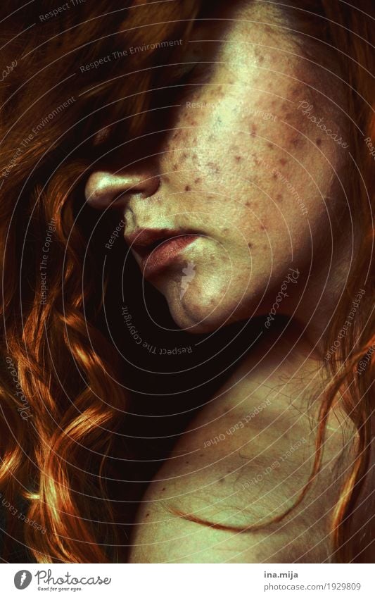 SECOND Human being Feminine Young woman Youth (Young adults) Woman Adults Skin Hair and hairstyles 1 18 - 30 years 30 - 45 years Red-haired Long-haired Curl