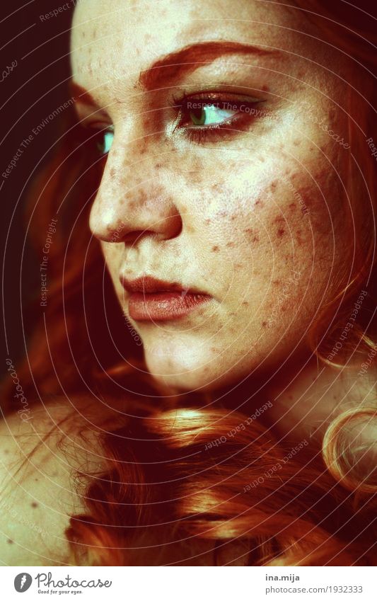 Freckles red hair Human being Feminine Young woman Youth (Young adults) Woman Adults Life Skin Hair and hairstyles Face 1 18 - 30 years 30 - 45 years Red-haired