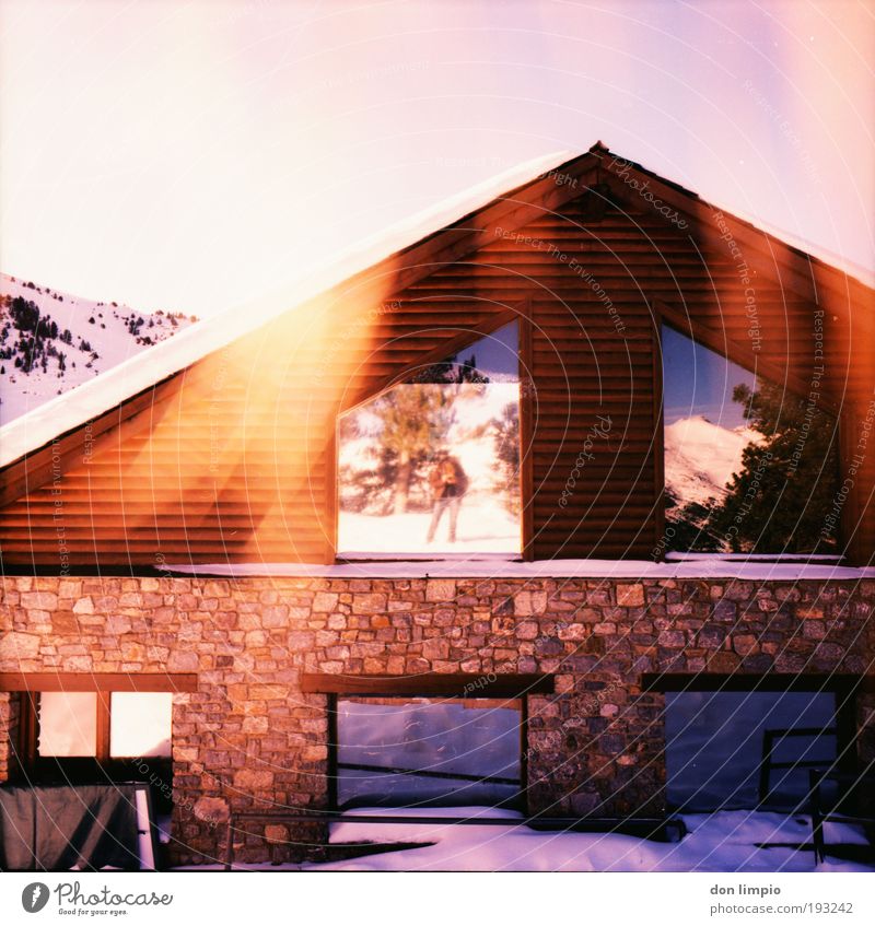 casa House (Residential Structure) Winter Climate change Beautiful weather Mountain Pyrenees soldeu Andorra Hut Wall (barrier) Wall (building) Facade Window