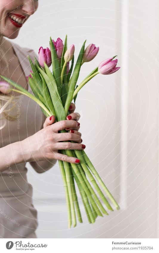 Spring_11 Feminine Young woman Youth (Young adults) Woman Adults Human being 18 - 30 years Happy Valentine's Day Birthday Wedding Flower Bouquet Tulip Stalk