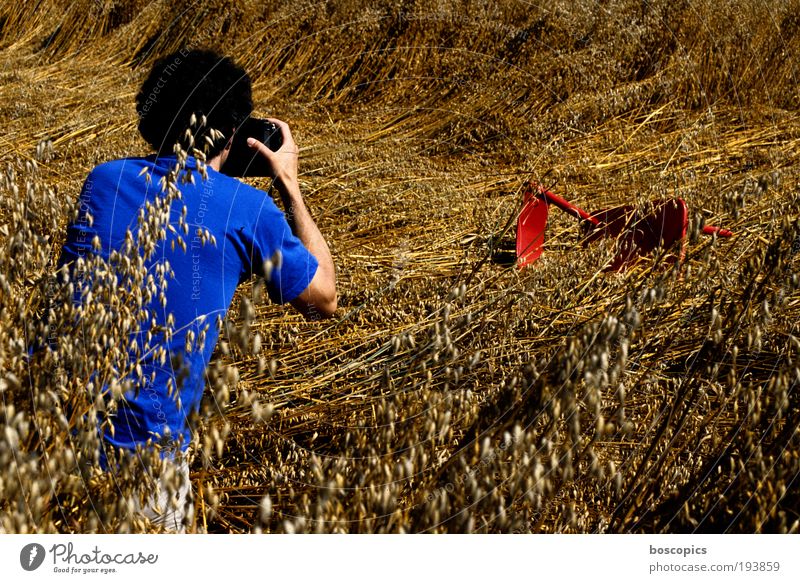 MAKING OF Leisure and hobbies Camera Human being Masculine Man Adults 1 Interest Take a photo Chair Cornfield Summer Blue Red Exterior shot Day Photography