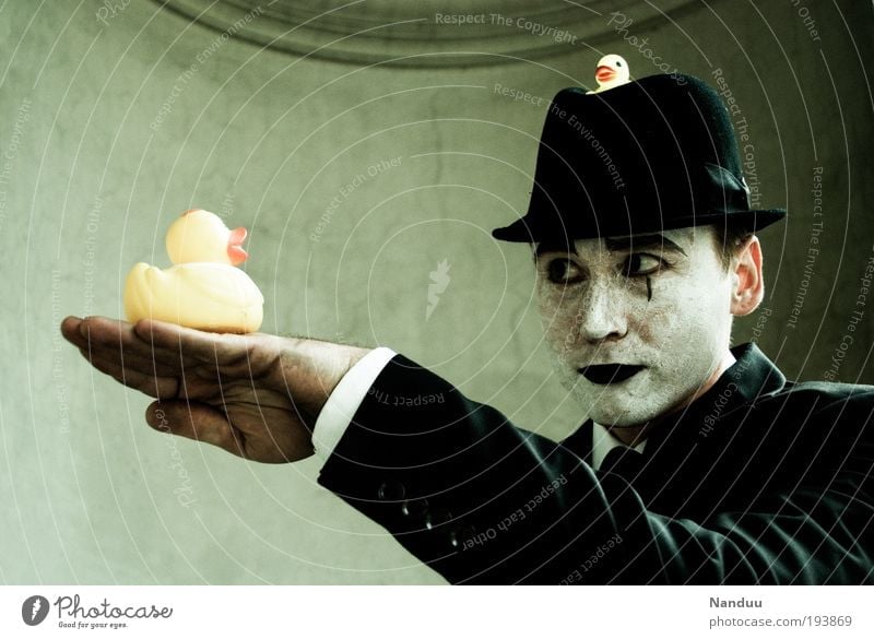 quack Human being Masculine 1 Suit Hat Squeak duck Communicate Elegant Uniqueness Emotions To talk Pantomimist Silent Wearing makeup To hold on Understanding