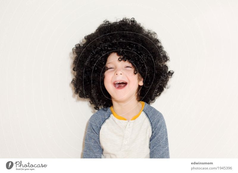 Laughter is healthy Leisure and hobbies Playing Carnival Masculine Child Boy (child) Infancy Hair and hairstyles 1 Human being 3 - 8 years Black-haired Curl Wig