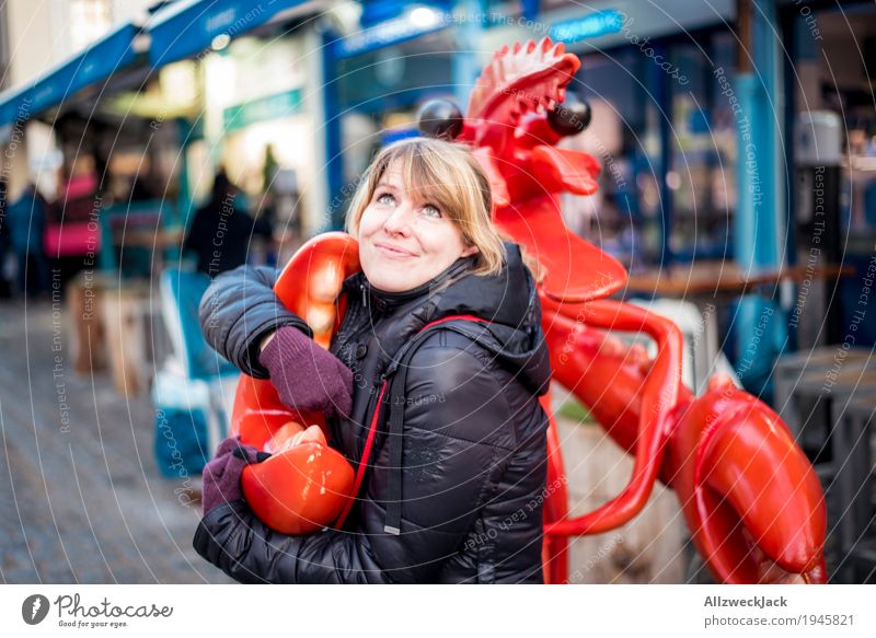 Lobster in Love Feminine Young woman Youth (Young adults) Woman Adults 1 Human being 18 - 30 years Animal Embrace Blonde Brash Friendliness Happiness Kitsch