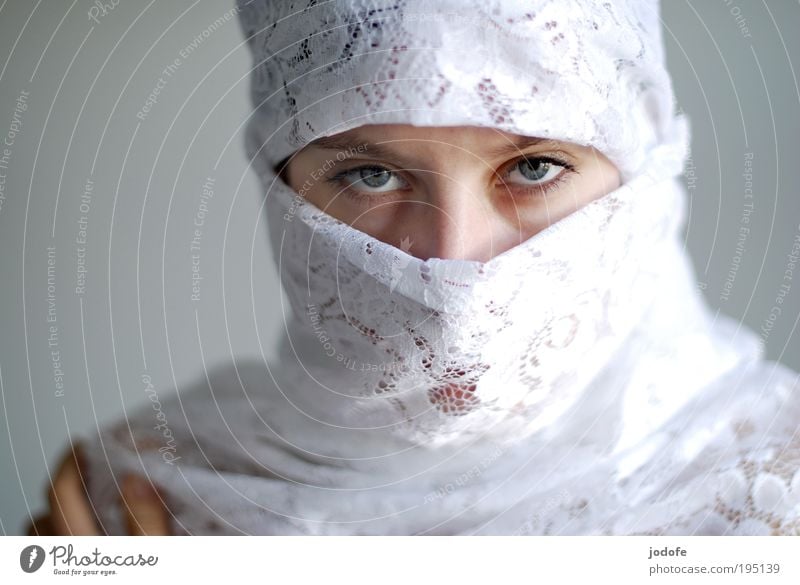 eye contact Feminine Young woman Youth (Young adults) Woman Adults Head Face Eyes 1 Human being 18 - 30 years Headscarf Beautiful White Virtuous Self-confident