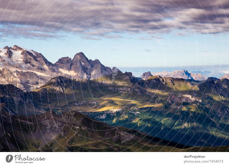 Sunrise in the Dolomites with view I Wide angle Panorama (View) Long shot Central perspective Deep depth of field Sunbeam Sunlight Reflection