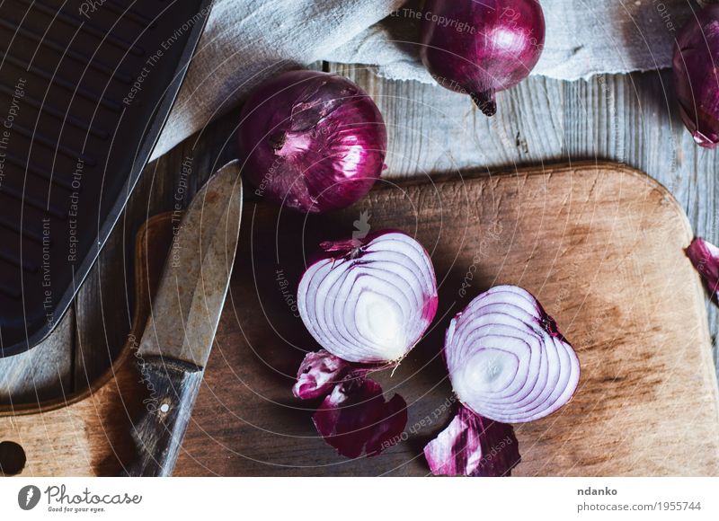 Cut in half red onion on a chopping board Vegetable Vegetarian diet Pan Knives Kitchen Cloth Wood Metal Old Dark Fresh Above Retro Brown Gray Red Black Onion