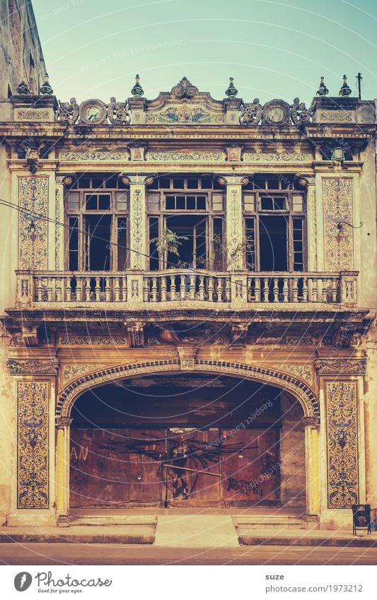 piece of jewellery Calm Vacation & Travel City trip House (Residential Structure) Decoration Art Culture Town Outskirts Old town Facade Balcony Window Historic