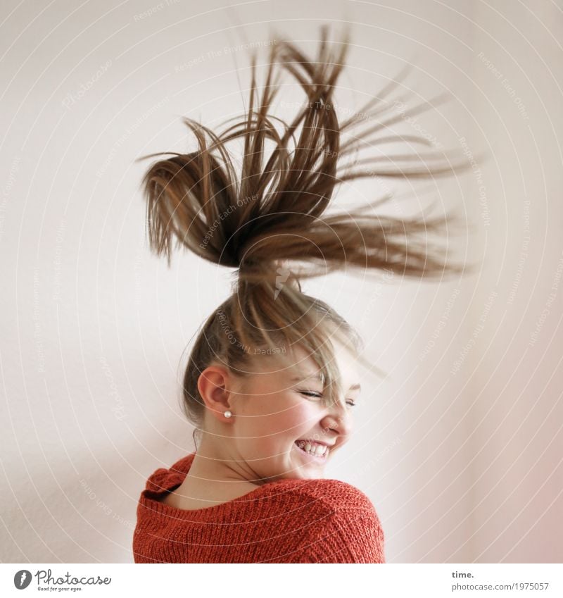 jil Feminine Woman Adults 1 Human being Sweater Hair and hairstyles Blonde Long-haired Movement Rotate To enjoy Laughter Dance pretty Joy Happy Happiness