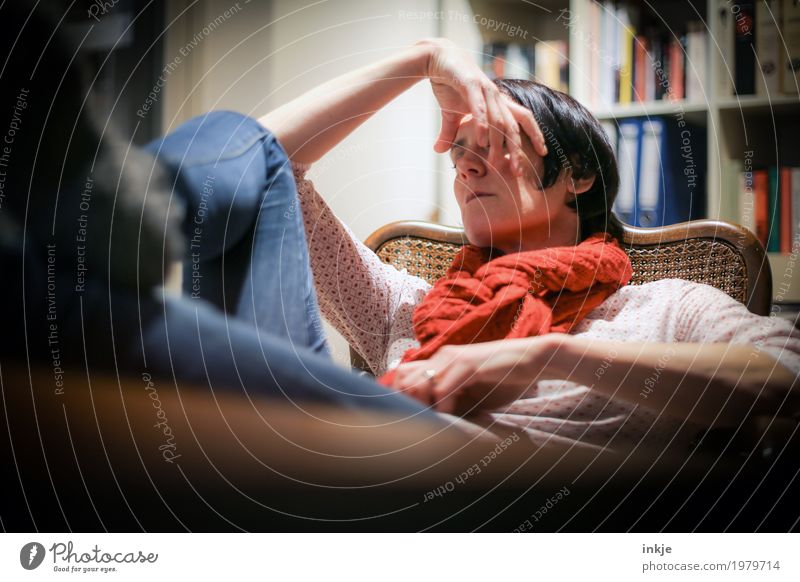 Sleeping woman Lifestyle Leisure and hobbies Living or residing Flat (apartment) Room Living room Bookshelf Woman Adults Body Face Arm 1 Human being