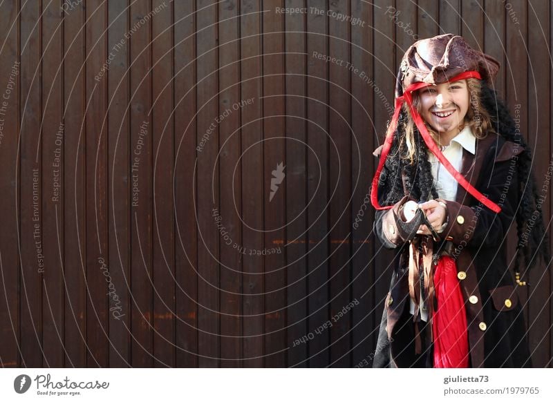 Let's go to the pirate party! Feasts & Celebrations Carnival Birthday Child Boy (child) Infancy Life 1 Human being 8 - 13 years Coat Sabre Hat Headscarf