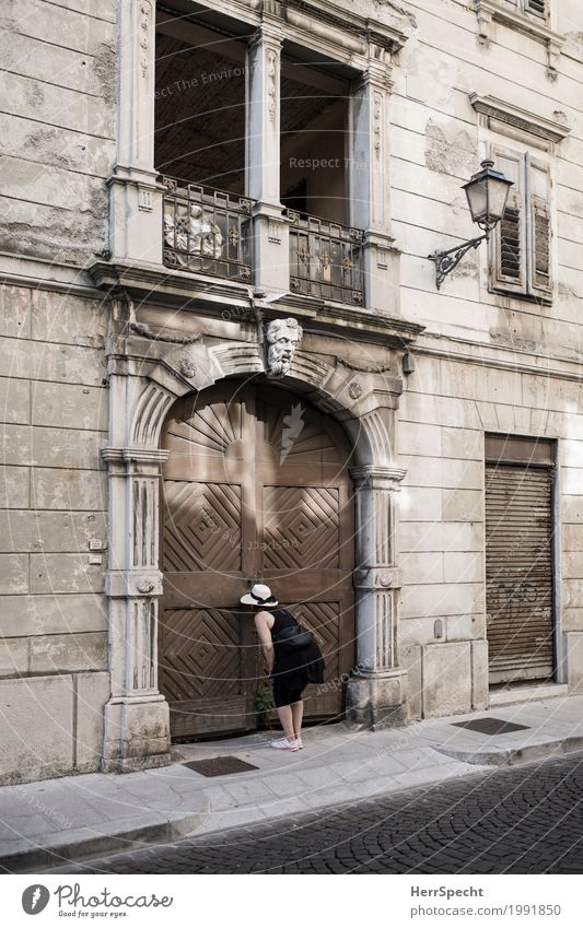 Who lives there? Feminine Woman Adults 1 Human being 30 - 45 years Downtown Old town House (Residential Structure) Palace Building Architecture Facade Window