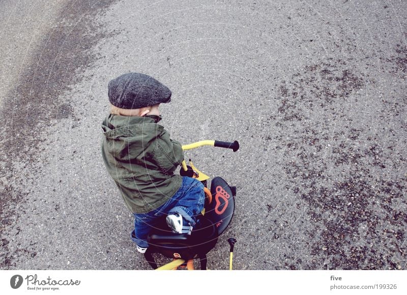 and on we go... Leisure and hobbies Playing Human being Masculine Child Toddler Boy (child) Infancy 1 1 - 3 years Street Bicycle Tricycle Hat Cap Driving Brash