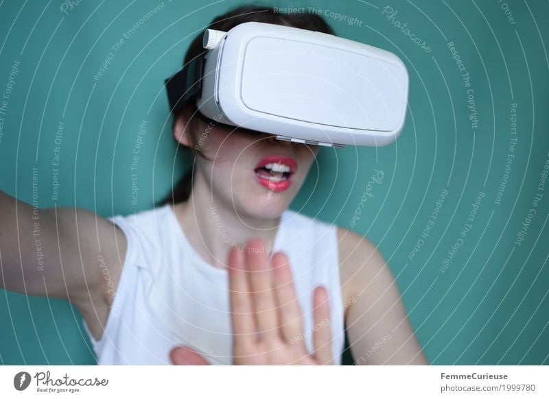 Virtual Reality (17) Feminine Human being Experience Three-dimensional Eyeglasses VR glasses virtual reality glasses Really Scare Fear Cyberspace Gap Future
