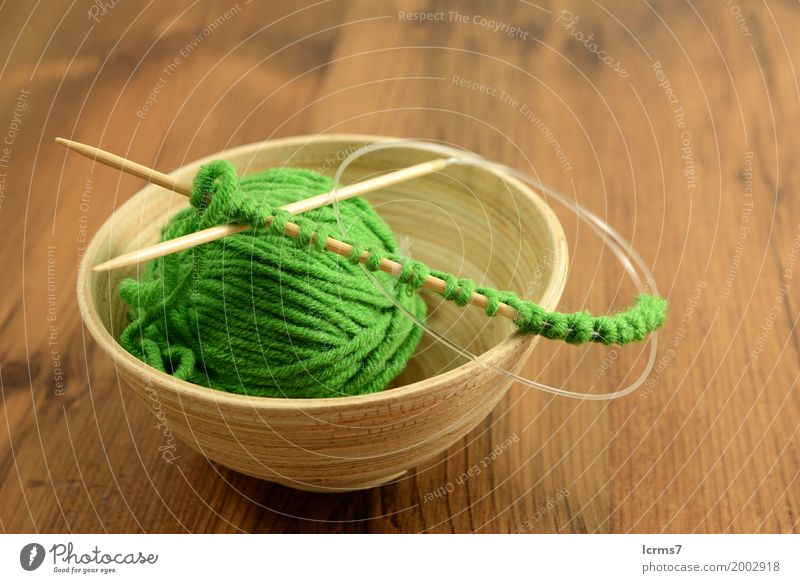 green wool ball in wooden bowl Design Leisure and hobbies Winter Warmth Fashion Bowl String Knot Esthetic creased yarn craft Background picture handmade needle