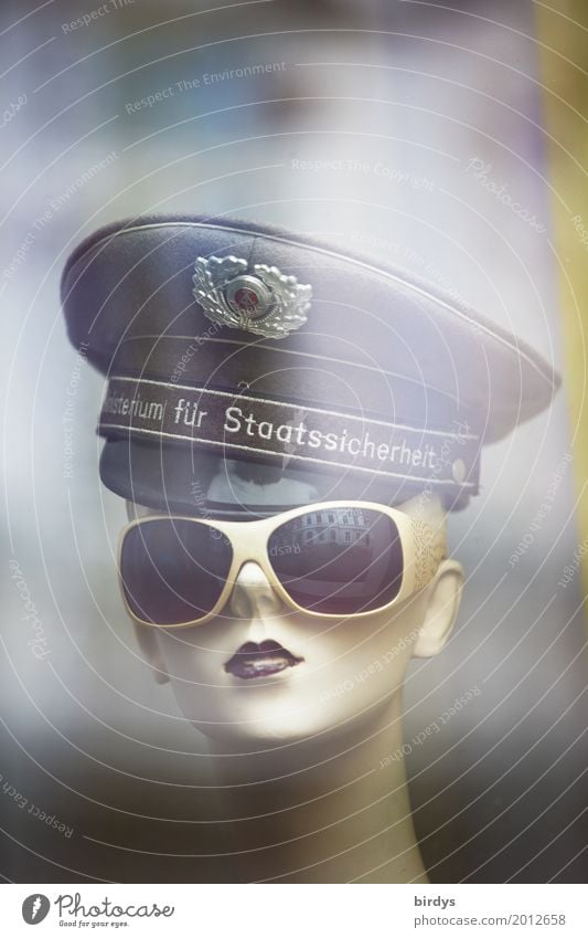 Head of a female mannequin with sunglasses and GDR - Stasi cap Woman Ministry for Internal Security Feminine Young woman Youth (Young adults) 1 18 - 30 years