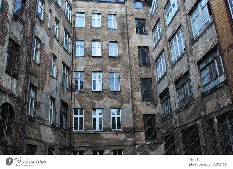 court stories Berlin Town Capital city Old town Deserted House (Residential Structure) Industrial plant Factory Manmade structures Building Architecture Facade