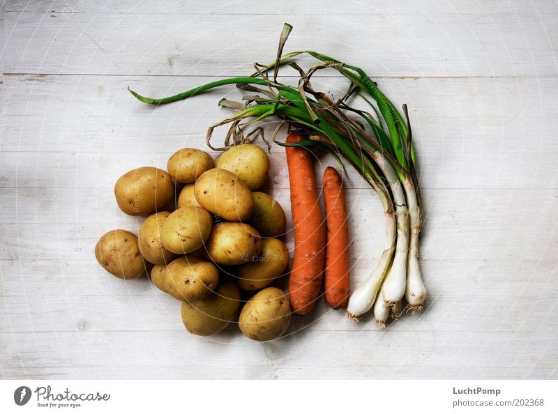 "There's still soup to be made!" Vegetables for soup Potatoes Carrot Bulb Wooden table White Old Stew Ingredients Leek Early onion Wrinkles Shriveled Nutrition