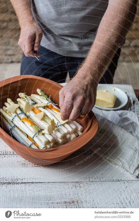 White asparagus in clay pot Food Vegetable Bunch of asparagus Asparagus Nutrition Eating Lunch Dinner Vegetarian diet Masculine Man Adults Body 1 Human being