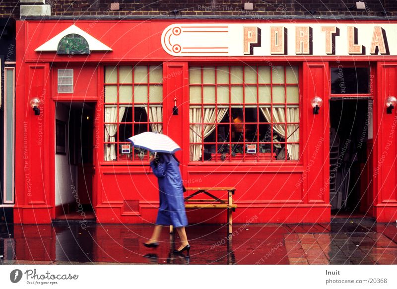 Rain in London Umbrella Red England Pub Gastronomy Blue Roadhouse