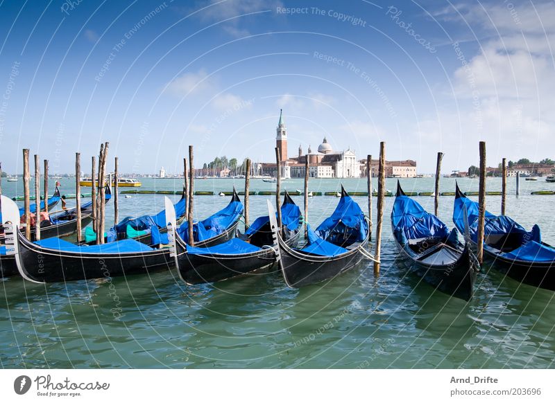 gondolas Lifestyle Beautiful Far-off places Art Weather Manmade structures Building Tourist Attraction Boating trip Watercraft Famousness Moody Wanderlust