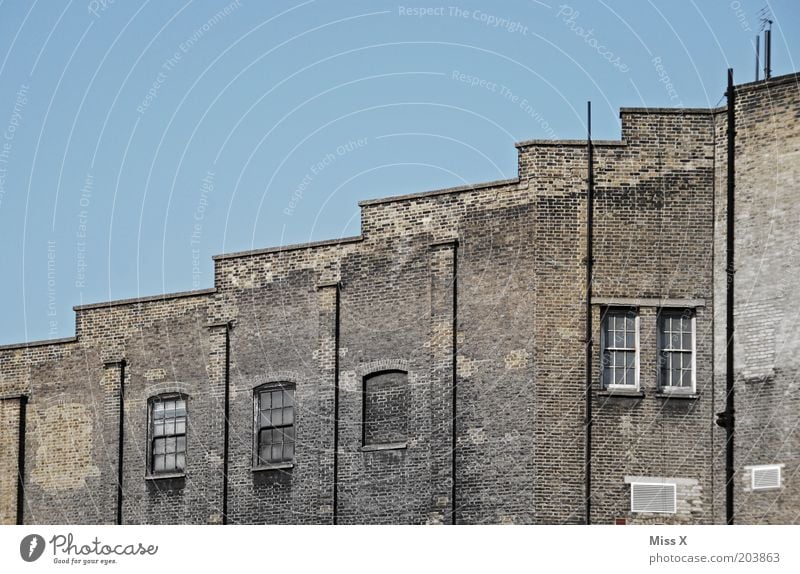 around King´s Cross House (Residential Structure) Factory Building Wall (barrier) Wall (building) Window Old Gloomy London Upward Colour photo Exterior shot