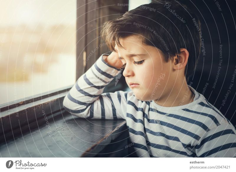 Sad boy Lifestyle Human being Child Toddler Boy (child) Infancy 1 3 - 8 years Think Dream Sadness Wait Cry Emotions Moody Boredom Concern Grief Pain