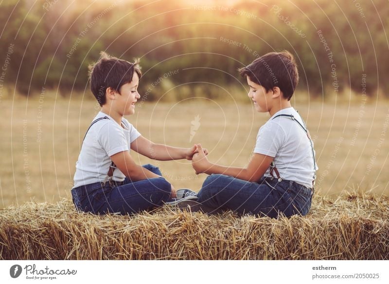 Brothers playing in the field Lifestyle Children's game Human being Masculine Toddler Boy (child) Brothers and sisters Family & Relations Friendship Infancy 2