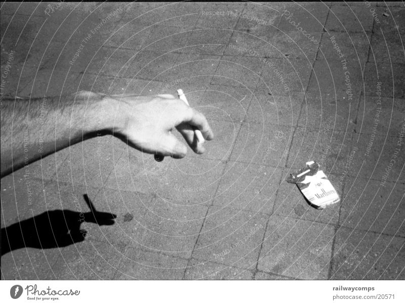 Da Vinci fumare Cigarette Hand Marlboro Leonardo da vinci Black & white photo Smoking Shadow Reaching into the void ?