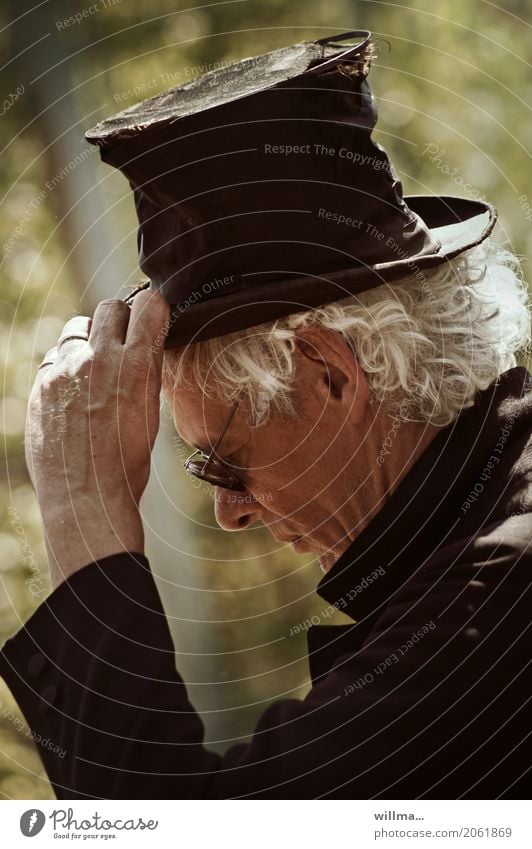 Old hat. Say goodbye quietly Man White-haired Cylinder Goodbye Meditative Sadness Lifestyle Entertainment Going out Human being Masculine Senior citizen Head