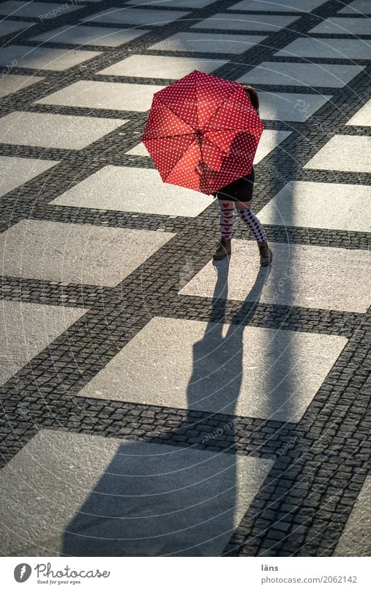 AST10 l Patronage Woman Umbrellas & Shades Back-light Chemnitz Cathedral Square Pave