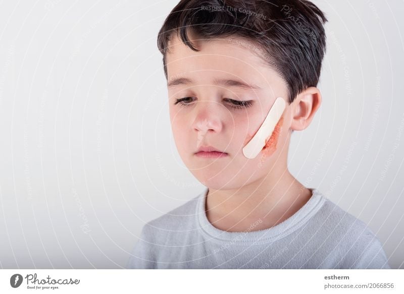 boy with a plaster on His face Healthy Health care Medical treatment Nursing Human being Masculine Child Toddler Boy (child) Infancy 1 3 - 8 years Think Fear
