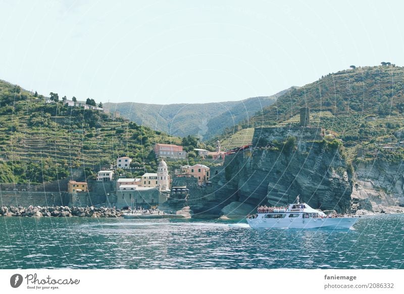 Cinque Terre VII - Vernazza Lifestyle Esthetic Nature Vineyard Harbour Boating trip Approach Italy Liguria Mediterranean Mediterranean sea Tourism