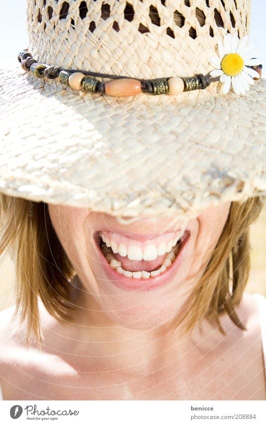 screem Woman Human being Hat Sunhat Teeth Mouth Laughter Scream White Summer Joy Attractive Hide Anonymous Straw hat Woman`s mouth Happiness Detail