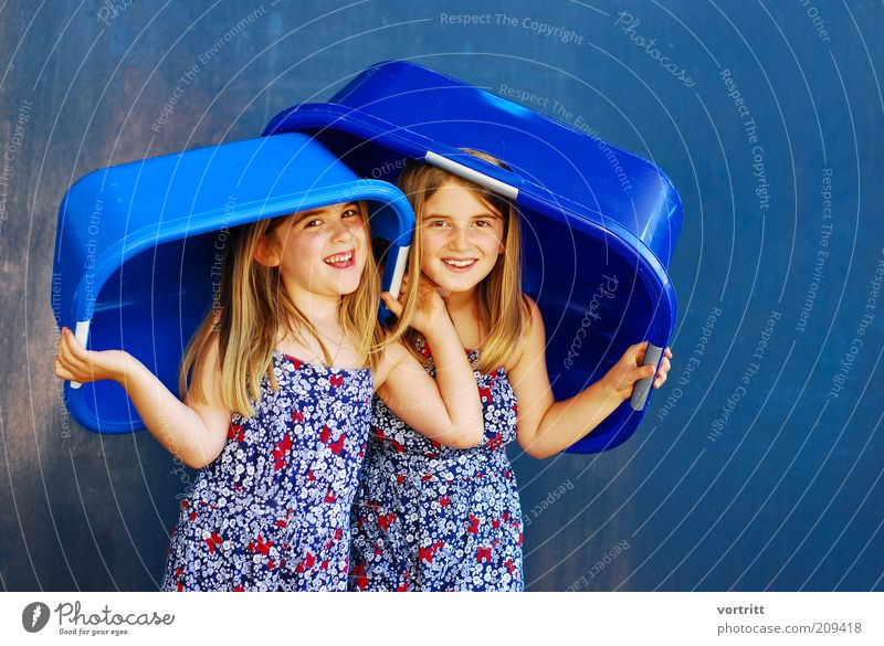 ALLWETTER HAT Joy Summer Child Girl Brothers and sisters 3 - 8 years Infancy Dress Hat Blonde Long-haired Plastic Smiling Stand Happiness Beautiful Blue Gold