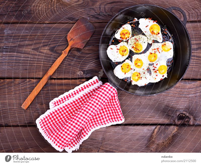 Fried quail eggs Herbs and spices Breakfast Lunch Pan Wood Delicious Brown Yellow Black White Egg frying pan napkin Yolk food Edible Top Cast iron background