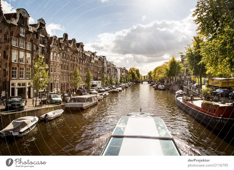 Amsterdam canals VII Wide angle Central perspective Deep depth of field Sunbeam Reflection Contrast Shadow Light Day Copy Space middle Copy Space right