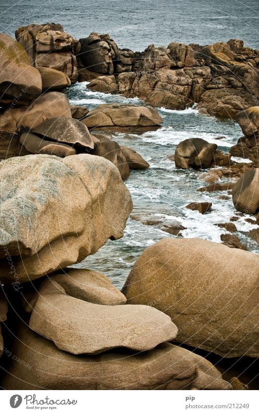 boulder Nature Elements Water Rock Waves Coast Bay Reef Ocean Stone Wet Brown Tourism Vacation & Travel Brittany White crest Granite Cervice Erosion
