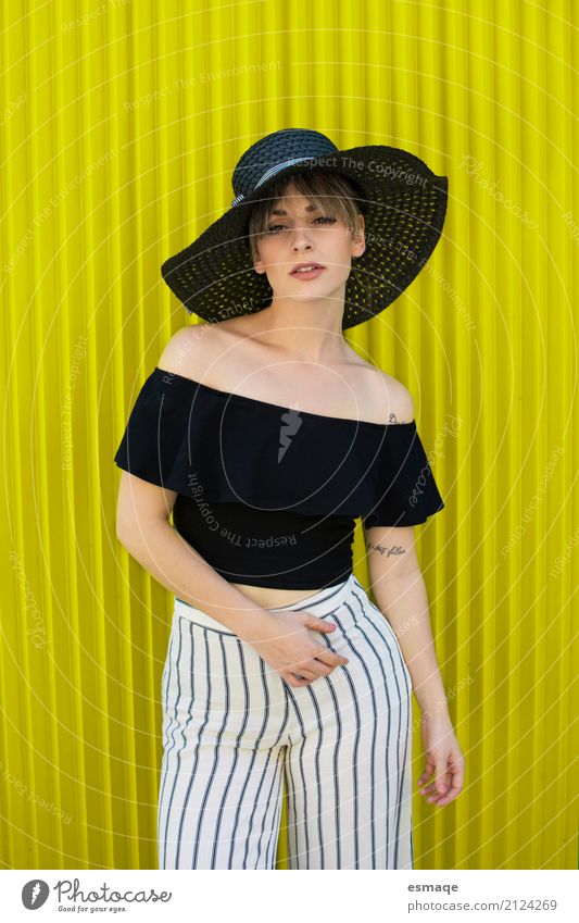 Chica elegante sobre fondo amarillo Shopping Human being Feminine Woman Adults Life 18 - 30 years Youth (Young adults) Art Fashion Hat Diet To enjoy