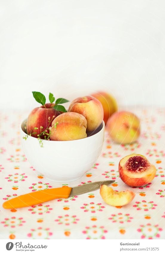 peaches Food Fruit Nutrition Organic produce Diet Bowl Knives Delicious Sweet Peach Fruity Food photograph Healthy Eating Colour photo Multicoloured