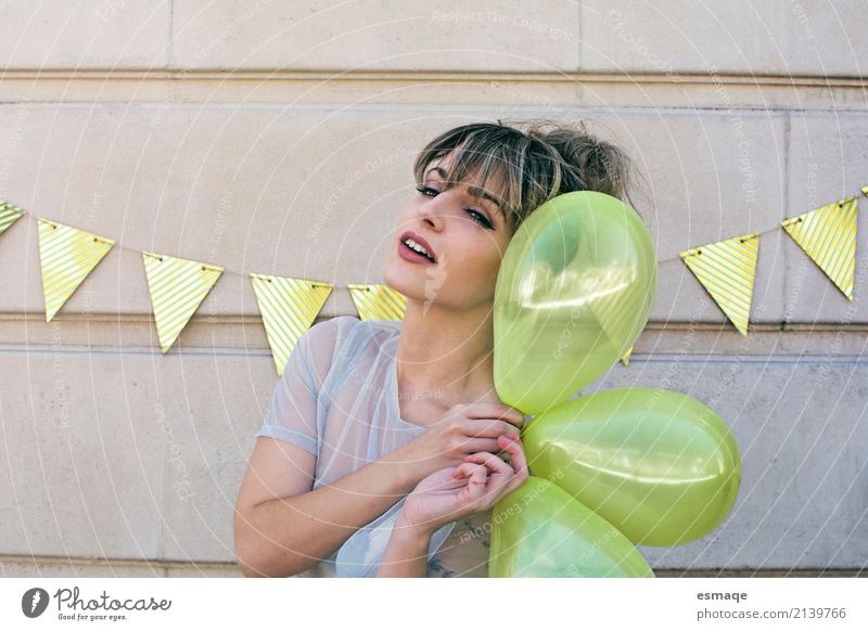 Parte girl Lifestyle Joy Feasts & Celebrations Birthday Feminine Young woman Youth (Young adults) Balloon Think To enjoy Smiling Laughter Friendliness Happiness