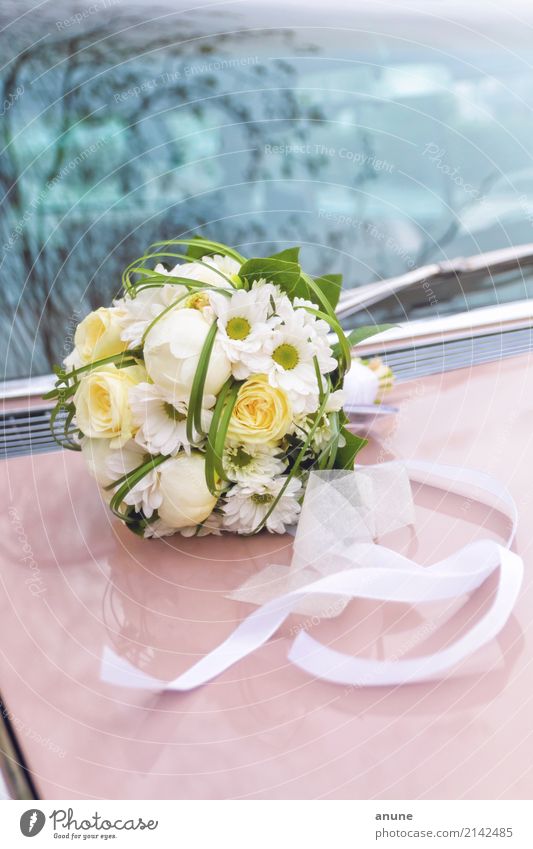 Bridal bouquet on Cadillac Elegant Style Feasts & Celebrations Wedding Car Vintage car Decoration Bouquet Bow Esthetic Retro Beautiful Together Loyalty Romance