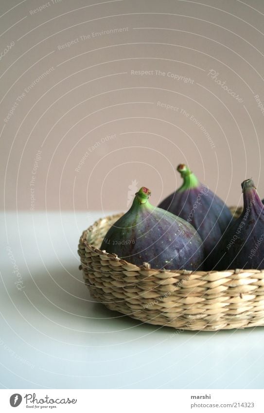 fig baskets Food Nutrition Green Violet Fig Basket Delicious Fruit Decoration Colour photo Interior shot Copy Space top Sunlight Shadow Neutral Background
