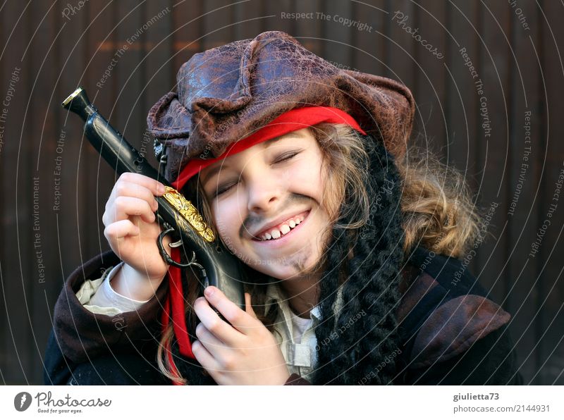 Crazy Pirate Child Boy (child) Infancy 1 Human being 8 - 13 years Handgun Hat Headscarf Tricorn Long-haired Curl Facial hair Touch Smiling Laughter Love