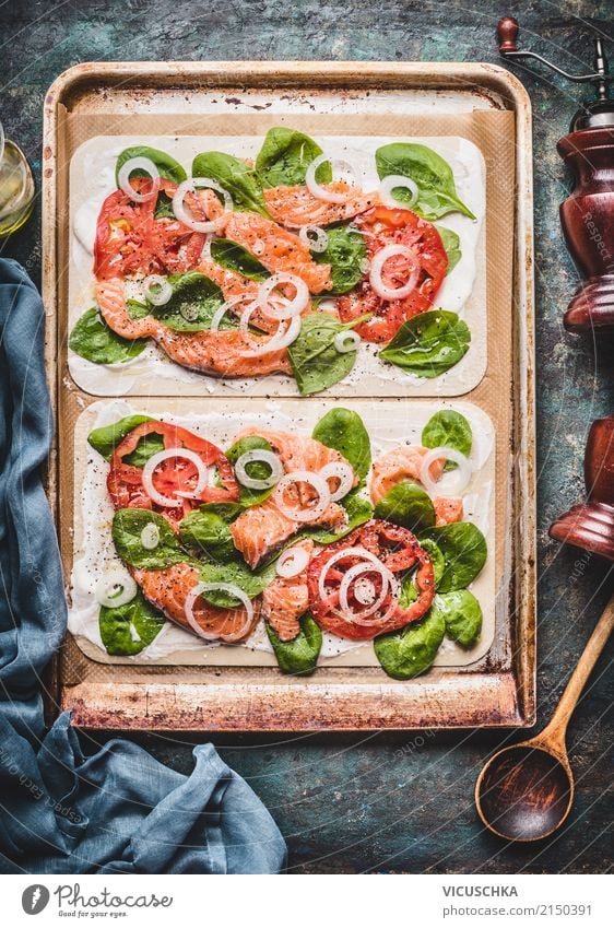 Flammkuchen with salmon and spinach Food Fish Vegetable Dough Baked goods Nutrition Dinner Organic produce Vegetarian diet Diet Crockery Style Design Table